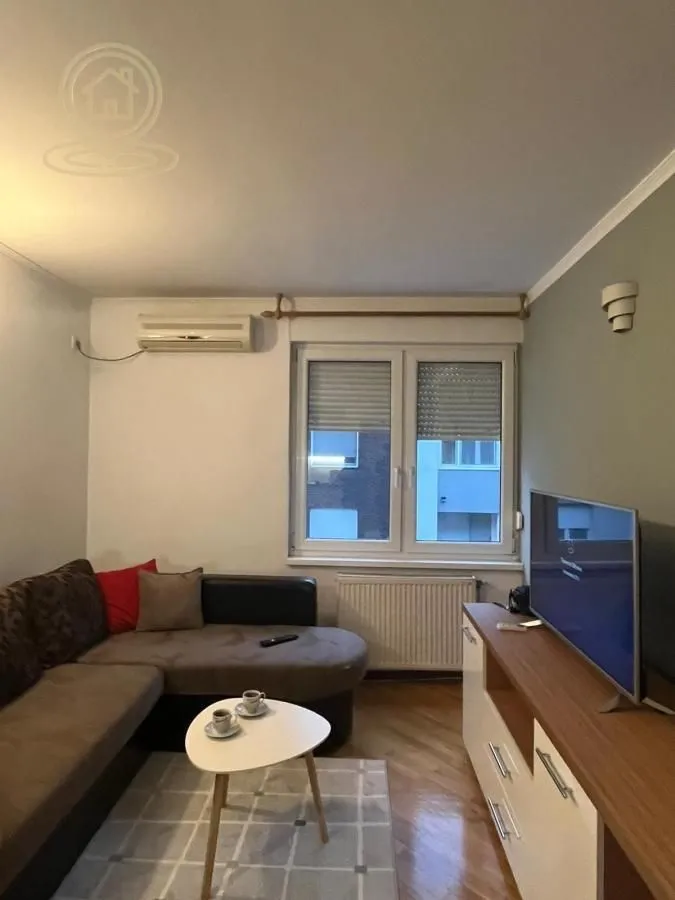 Izdavanje, jednosoban stan, 39m², Centar, Novi Sad