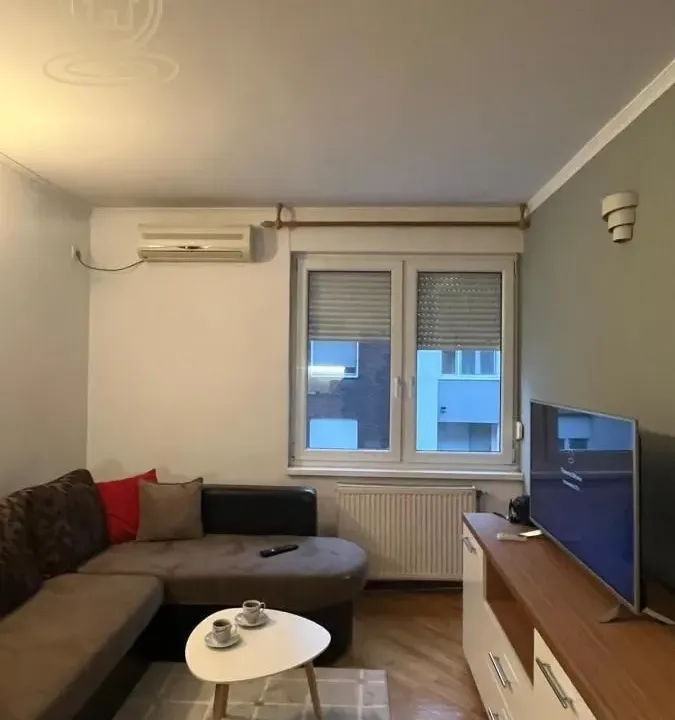 Izdavanje, jednosoban stan, 39m², Centar, Novi Sad