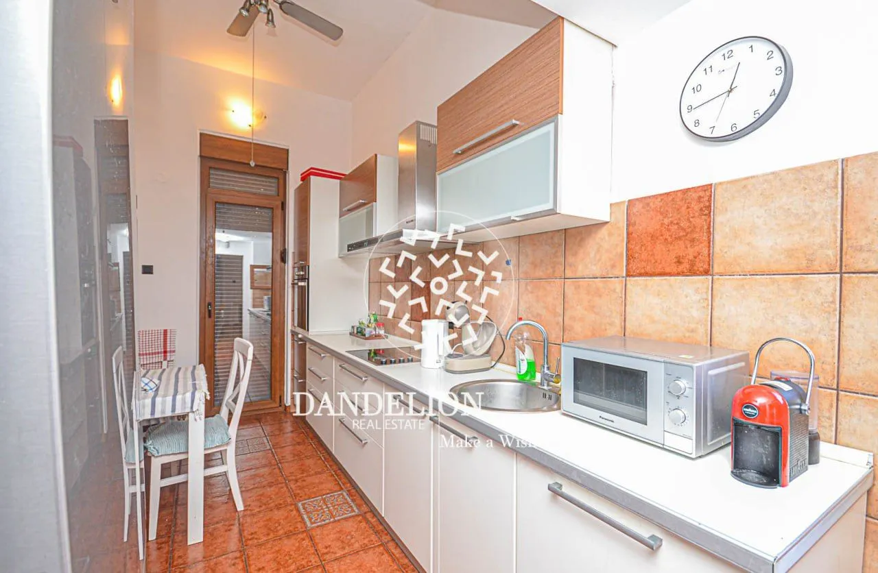 Izdavanje, stan, 300m², Gorica C, Podgorica