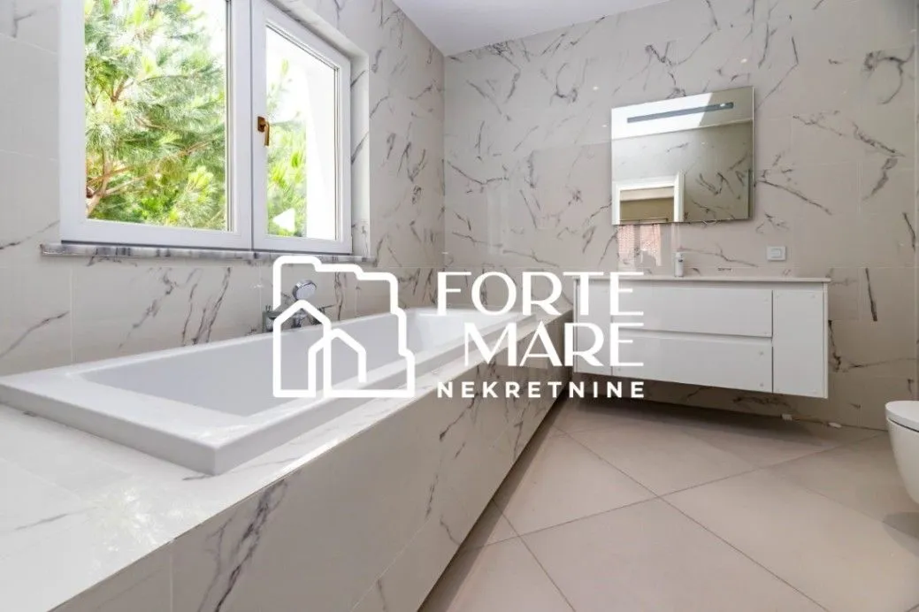 Prodaja, dvosoban stan, 133m², Đenovići, Herceg Novi