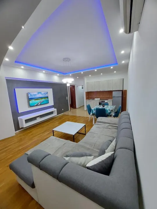 Izdavanje, jednosoban stan, 52m², Centar, Bar