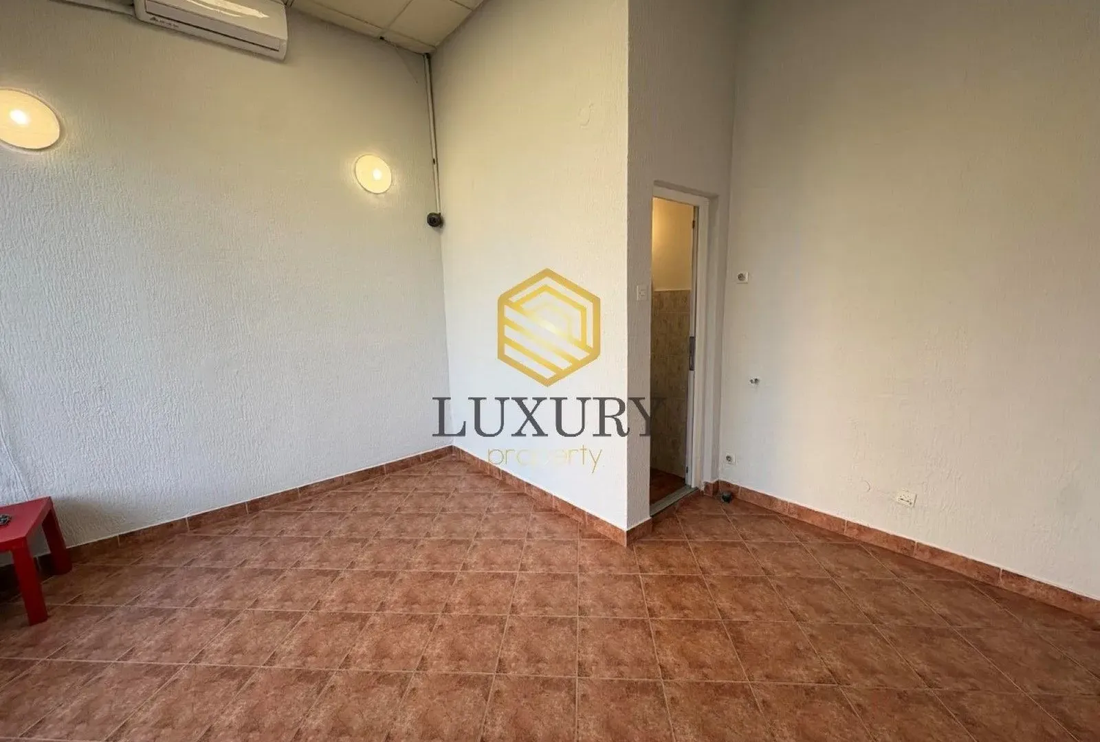 Rent, office space, 17m², Pejton, Podgorica