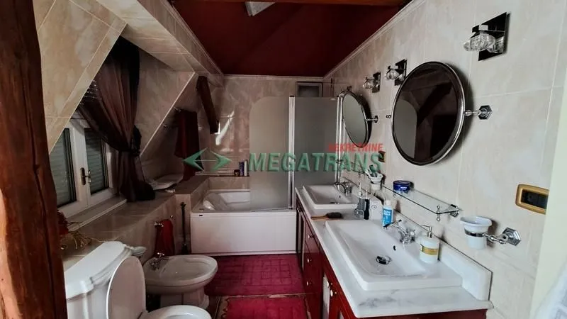 Izdavanje, stan, 260m², Centar, Novi Sad