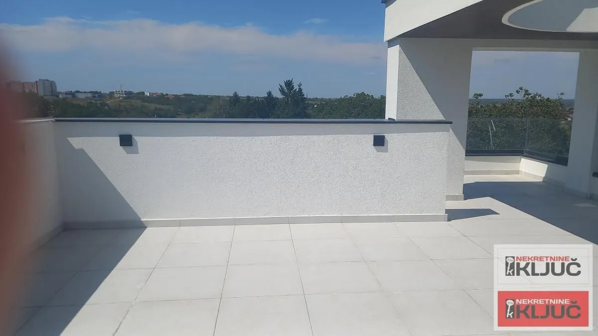 Prodaja, četvorosoban stan, 200m², Sremska Kamenica, Petrovaradin