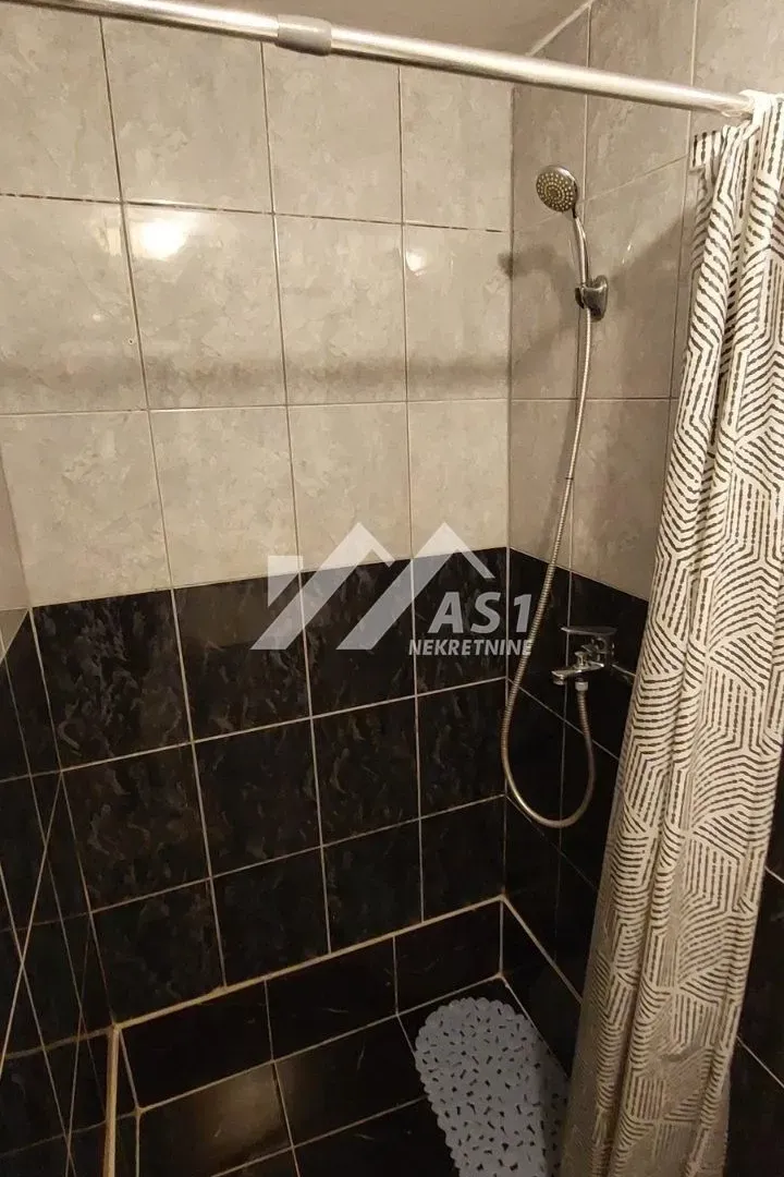 Izdavanje, jednosoban stan, 29m², Salajka, Novi Sad Sve Podlokacije
