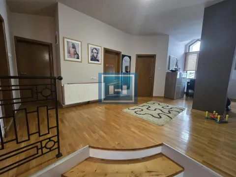 Sale, house, 370m², Vranje, Srbija - image 13