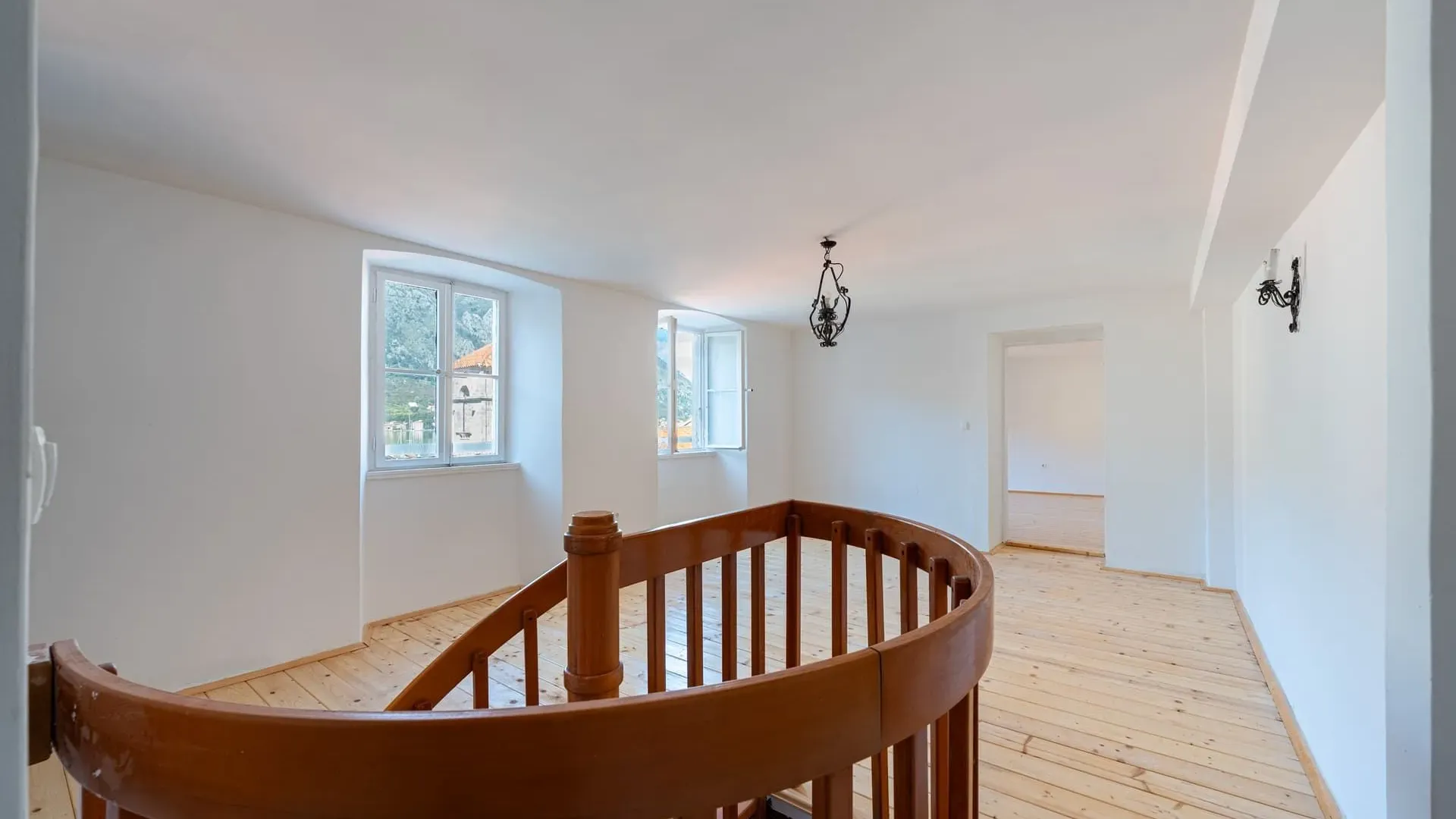 Prodaja, dvosoban stan, 74m², Stari Grad Kotor, Kotor