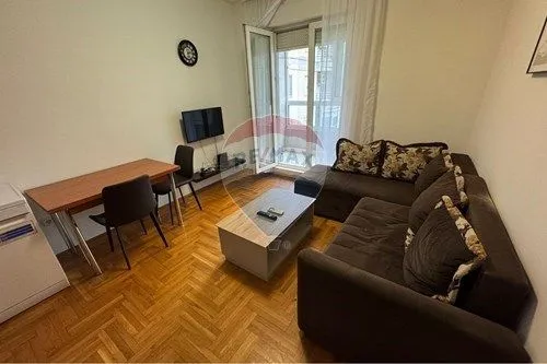 Izdavanje, jednosoban stan, 40m², Stari Aerodrom, Podgorica