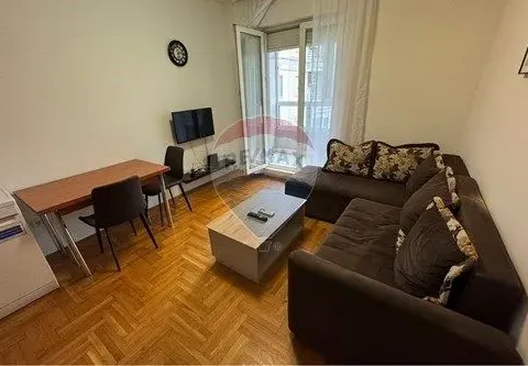 Izdavanje, jednosoban stan, 40m², Stari Aerodrom, Podgorica