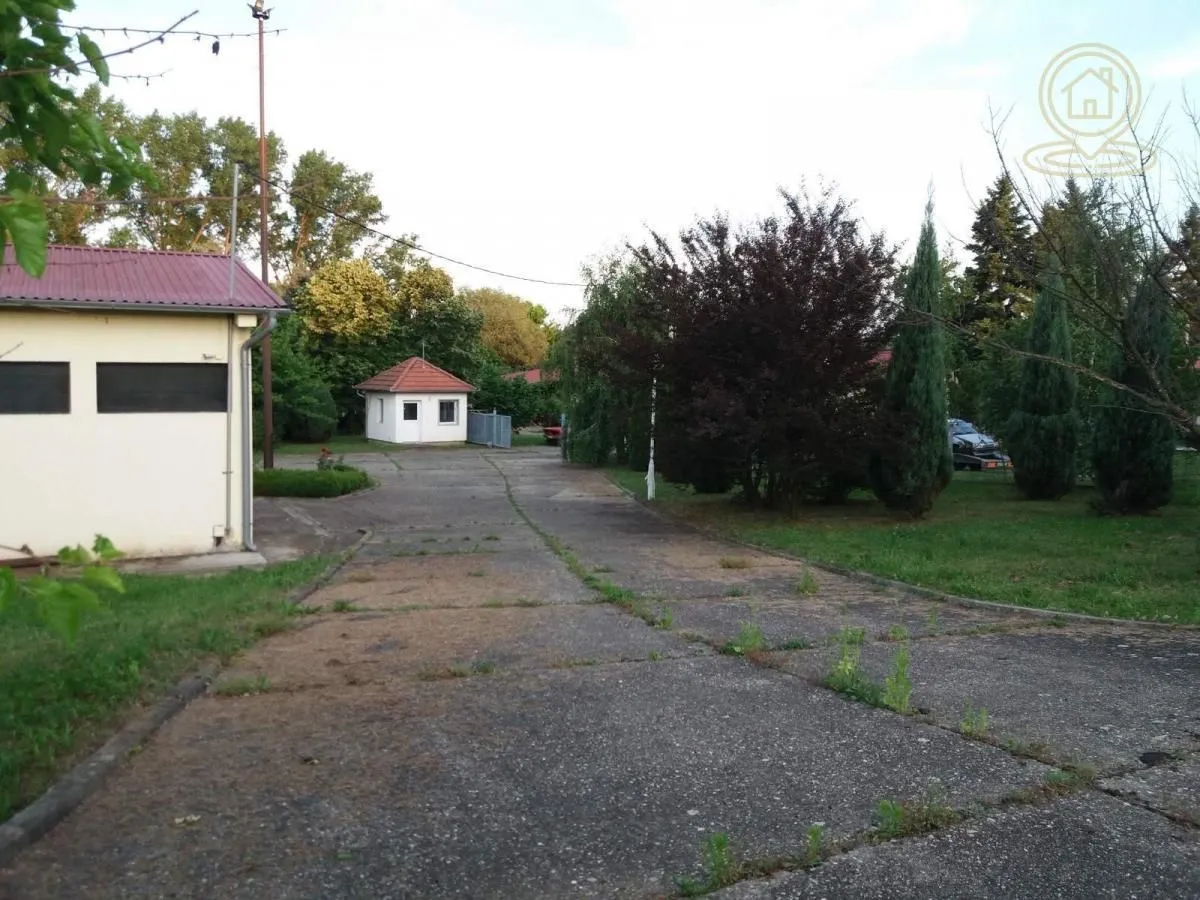 Rent, office space, 1200m², Mladenovac, Beograd