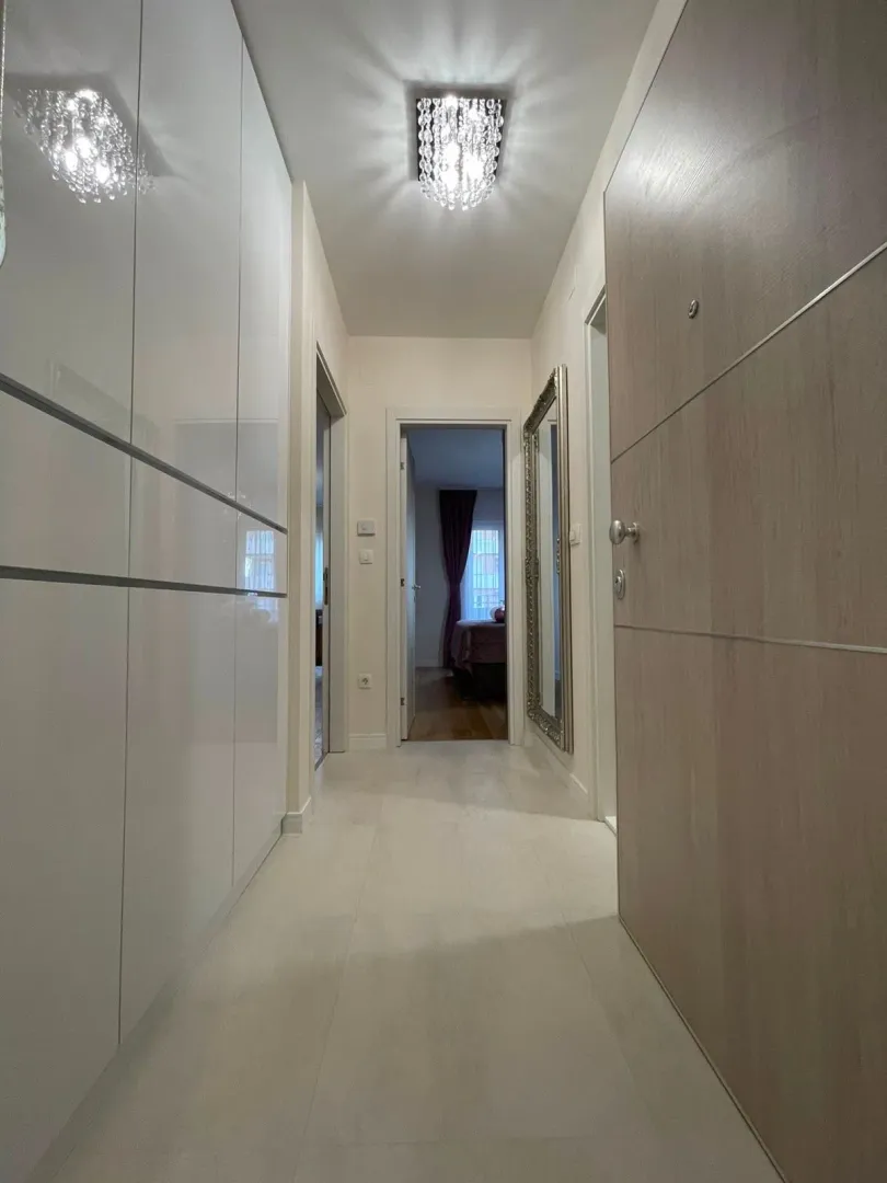 Izdavanje, jednosoban stan, 53m², Central Point, Podgorica