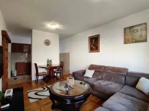 Izdavanje, dvosoban stan, 64m², Stari Aerodrom, Podgorica - image 2