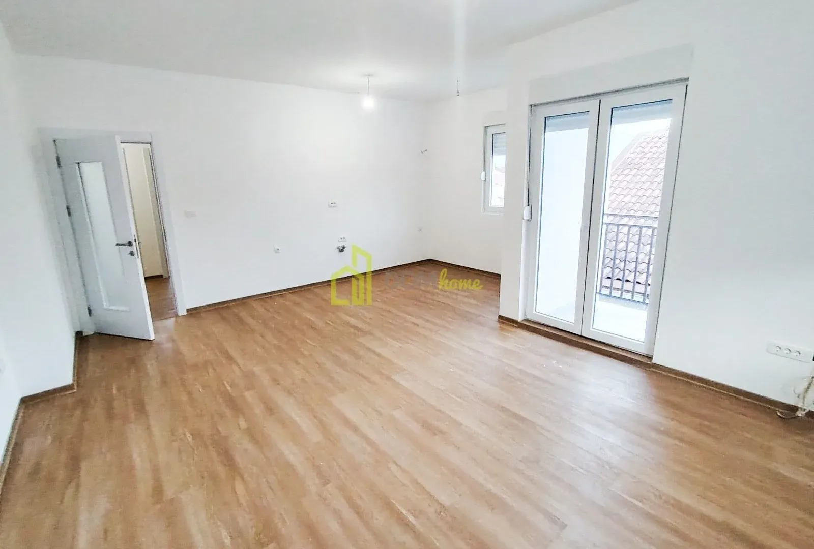 Izdavanje, dvosoban stan, 60m², Zelenika, Podgorica