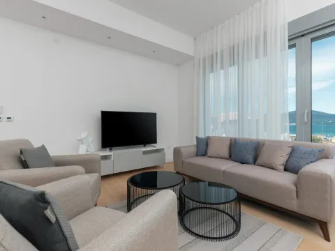 Rent, house, 273m², Marići, Tivat - image 17