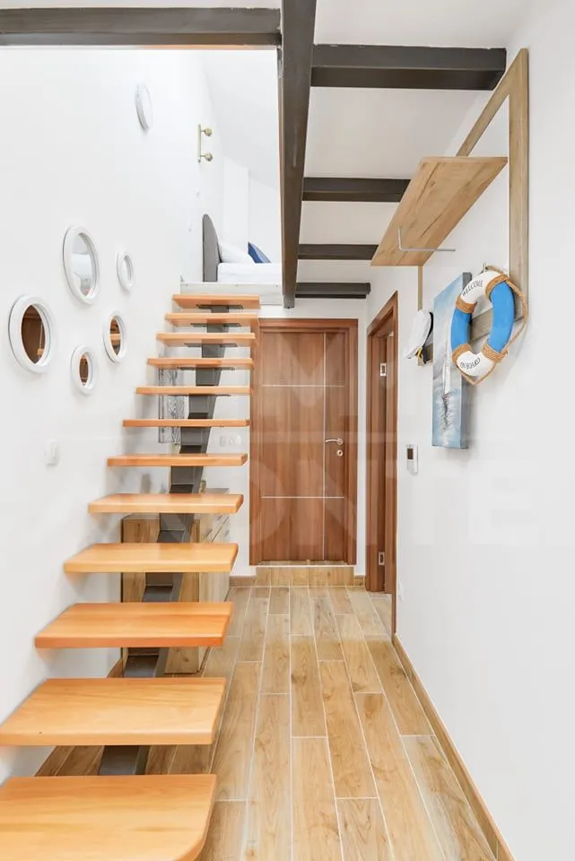 Izdavanje, dvosoban stan, 52m², Tivat, Crna Gora