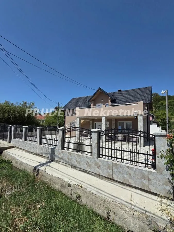 Sale, house, 210m², Surčin, Beograd