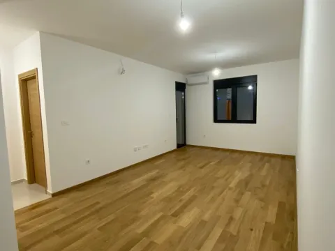 Izdavanje, jednosoban stan, 45m², City Kvart, Podgorica - image 7