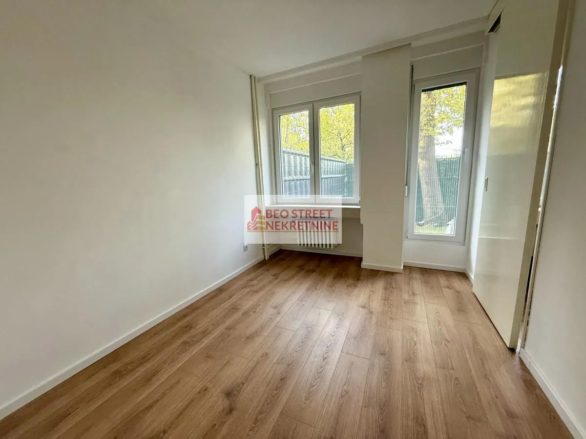 Izdavanje, poslovni prostor, 70m², Novi Beograd Blok 23, Novi Beograd Sve Podlokacije