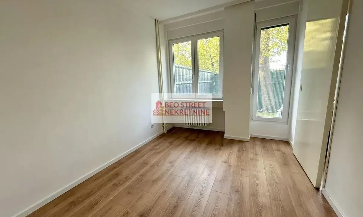 Izdavanje, poslovni prostor, 70m², Novi Beograd Blok 23, Novi Beograd Sve Podlokacije
