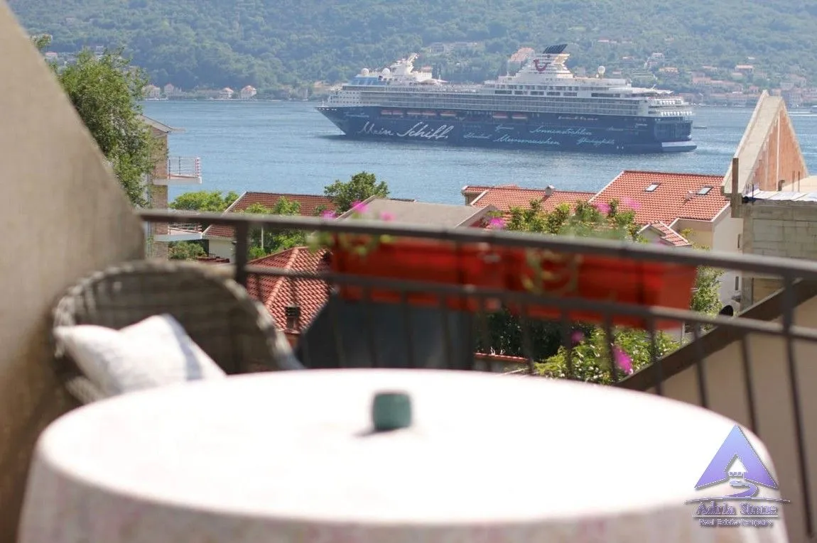 Prodaja, jednosoban stan, 42m², Dobrota, Kotor