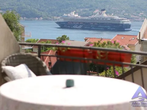 Prodaja, jednosoban stan, 42m², Dobrota, Kotor