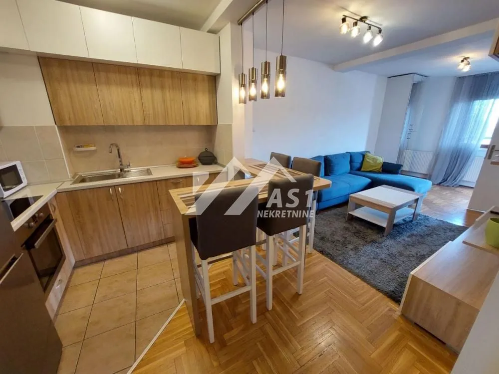 Izdavanje, dvosoban stan, 50m², Rotkvarija, Novi Sad Sve Podlokacije