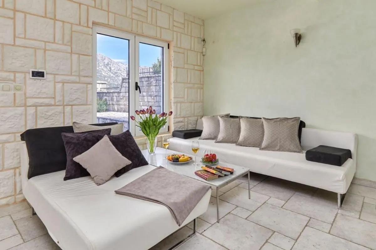 Prodaja, kuća, 350m², Kotor, Crna Gora