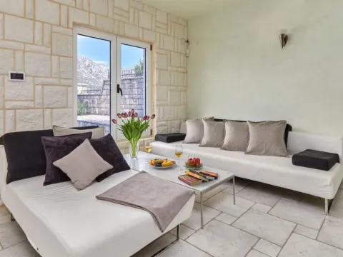 Prodaja, kuća, 350m², Kotor, Crna Gora - image 10