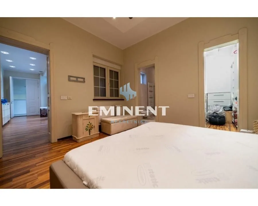 Sale, house, 304m², Zemun Centar, Zemun Sve Podlokacije