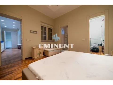 Prodaja, kuća, 304m², Zemun Centar, Zemun Sve Podlokacije - image 5