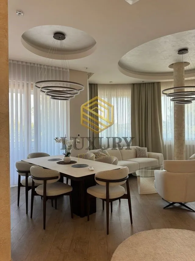 Prodaja, dvosoban stan, 117m², Centar, Budva