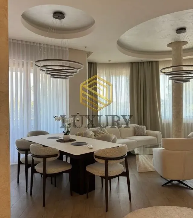 Prodaja, dvosoban stan, 117m², Centar, Budva