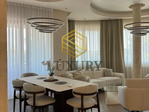 Prodaja, dvosoban stan, 117m², Centar, Budva - image 1