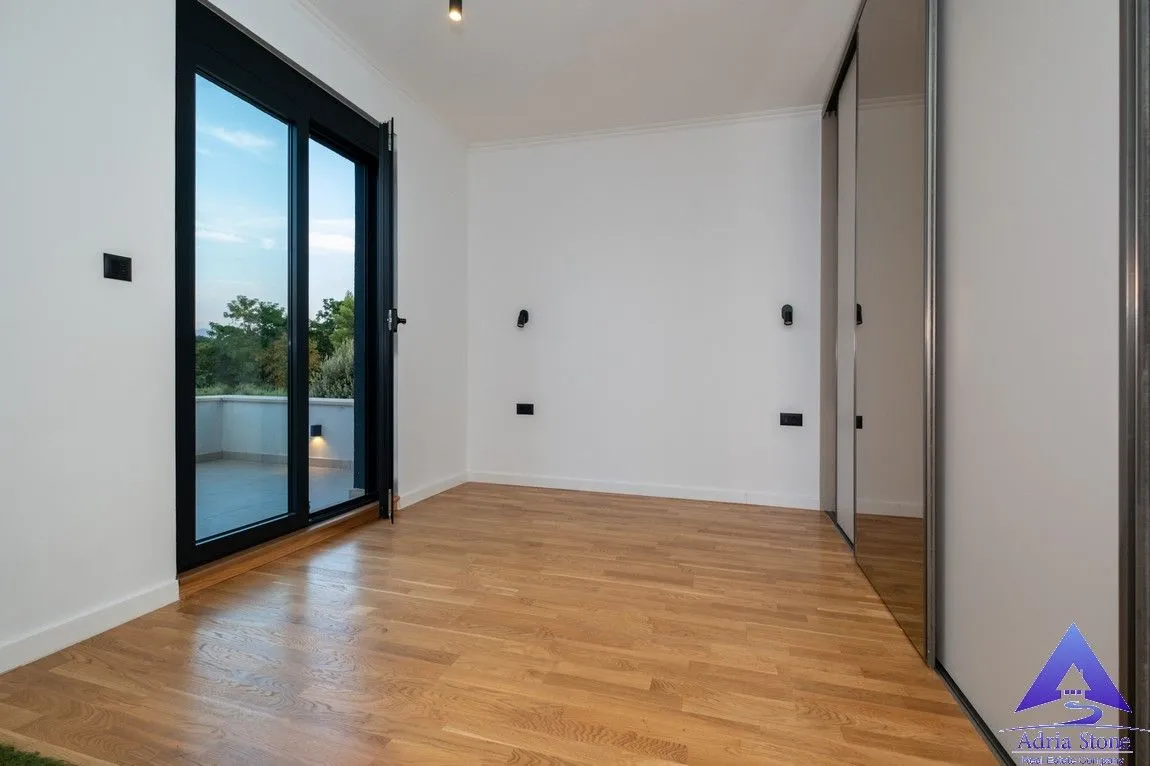 Rent, house, 180m², Podgorica, Crna Gora