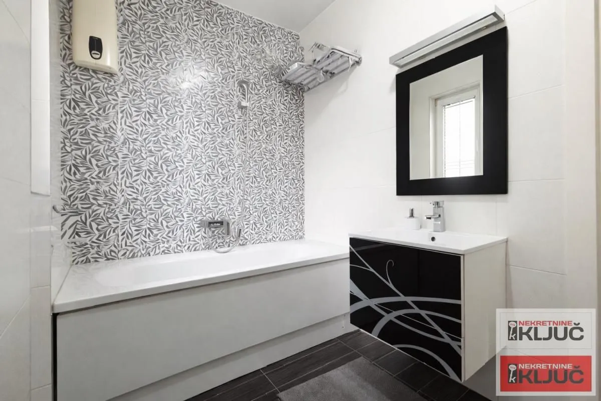 Prodaja, trosoban stan, 78m², Centar, Novi Sad