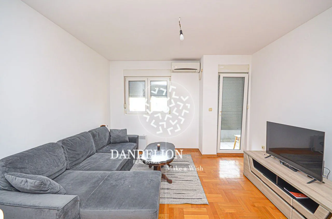 Izdavanje, jednosoban stan, 45m², Stari Aerodrom, Podgorica