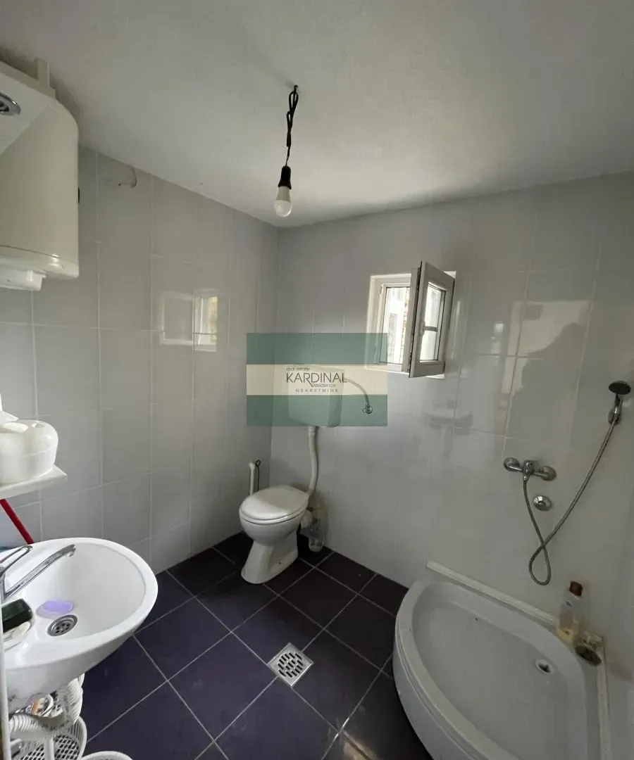 Prodaja, dvosoban stan, 57m², Mala vaga, Kragujevac