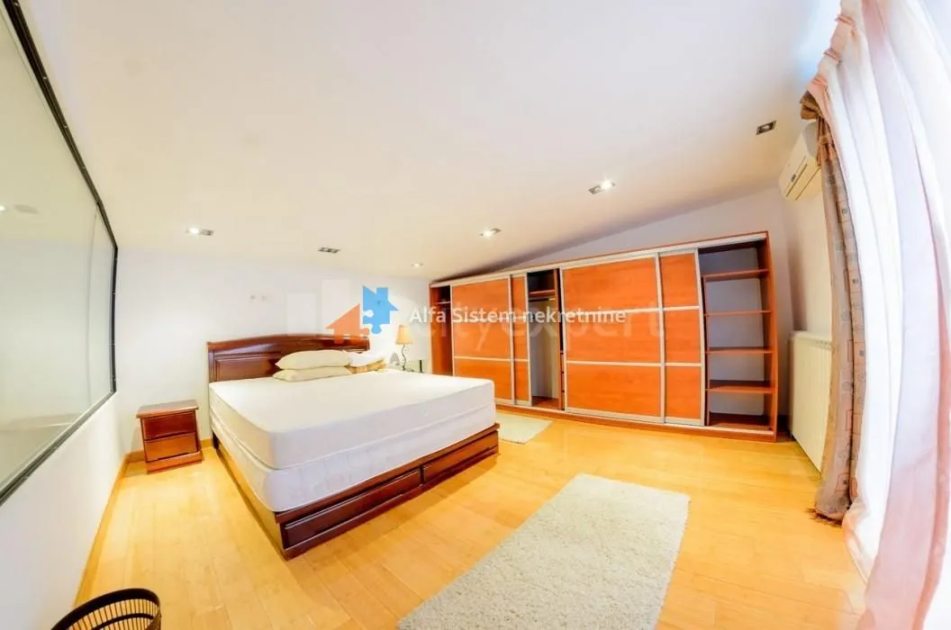 Izdavanje, trosoban stan, 100m², Savski Venac, Beograd