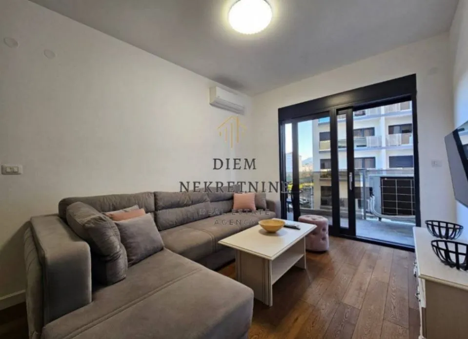 Izdavanje, dvosoban stan, 80m², Soho City, Bar