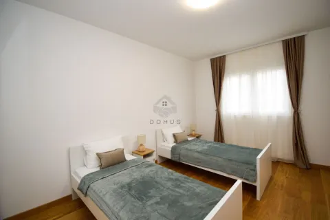 Izdavanje, dvosoban stan, 75m², City Kvart, Podgorica - image 9