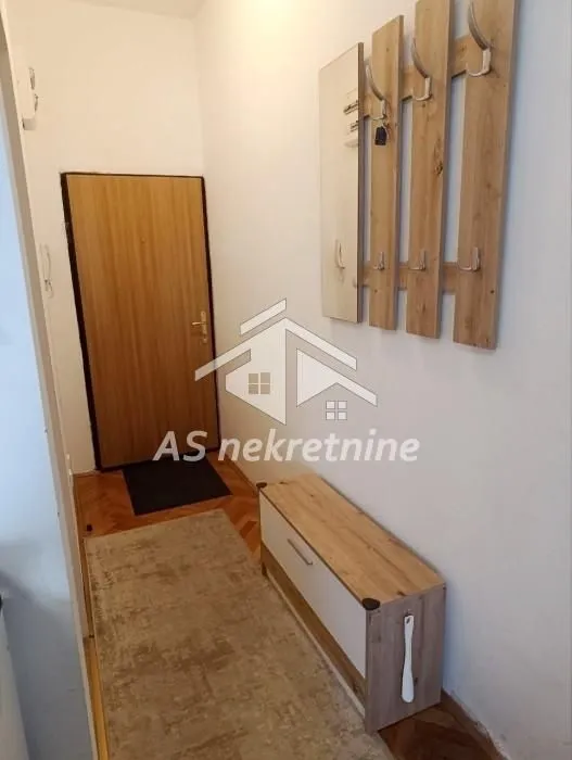 Izdavanje, trosoban stan, 80m², Savski Venac, Beograd