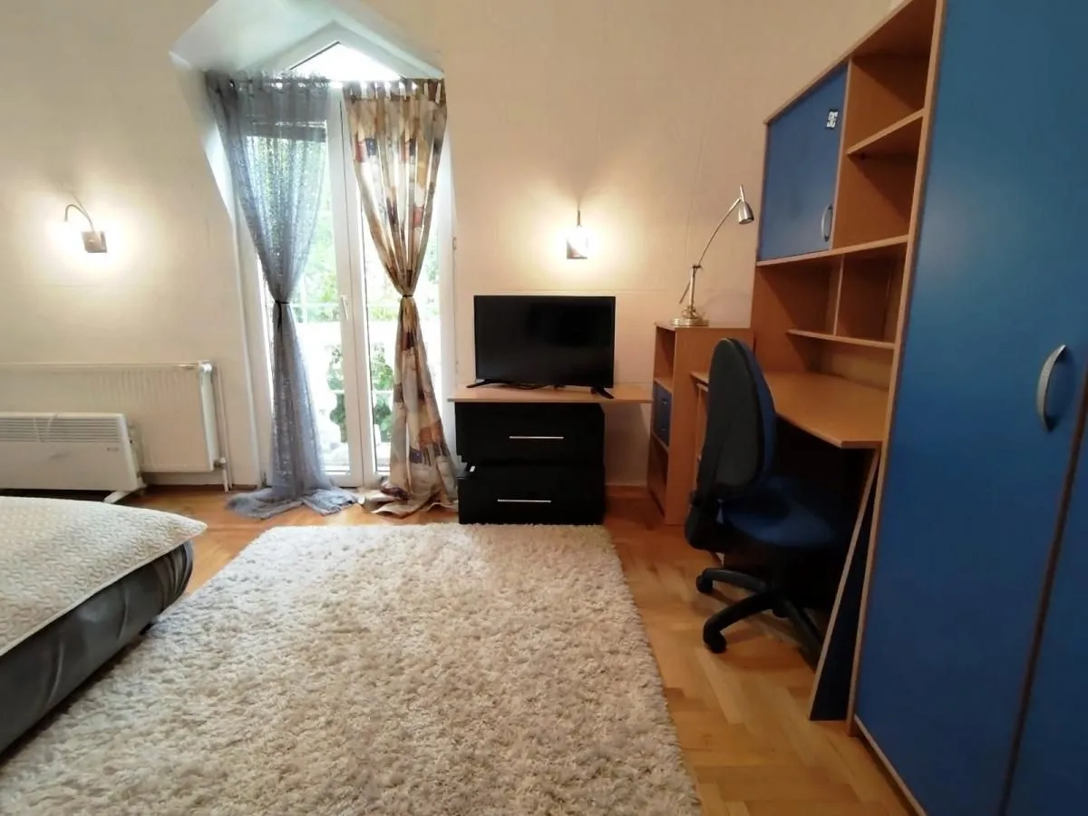 Izdavanje, trosoban stan, 90m², Centar, Niš