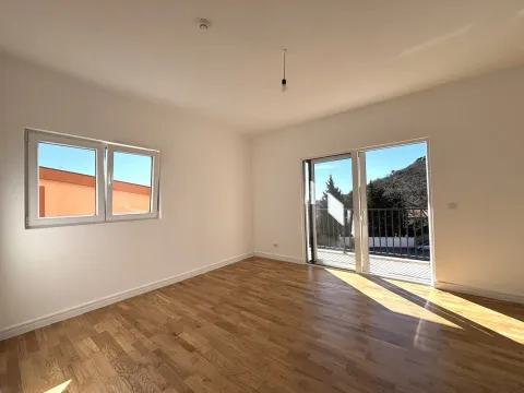 Sale, two bedroom apartment, 64m², Sutomore, Bar - image 4