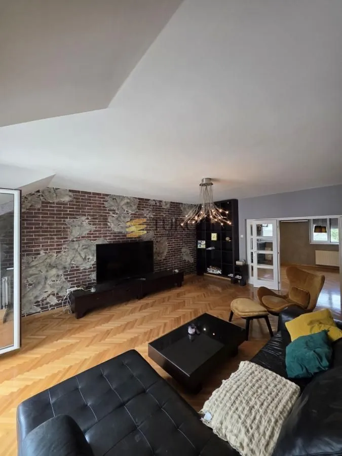 Prodaja, stan, 156m², Centar, Novi Sad