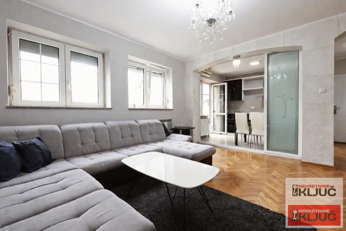 Prodaja, trosoban stan, 78m², Centar, Novi Sad