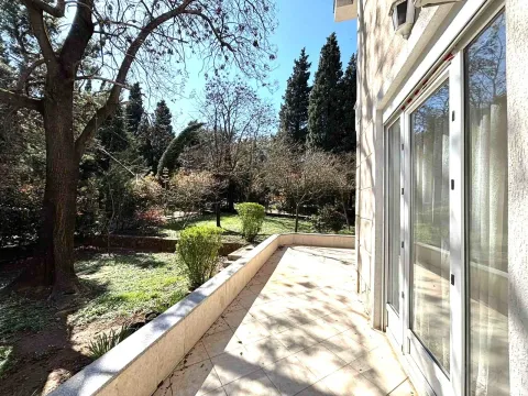 Rent, house, 300m², Zagorič, Podgorica - image 10