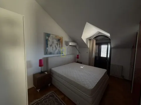 Attic bedroom with a double bed and access to the terrace. - image 11