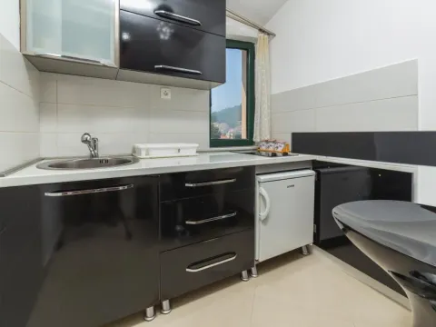 Izdavanje, kuća, 300m², Dubovica, Budva - image 16