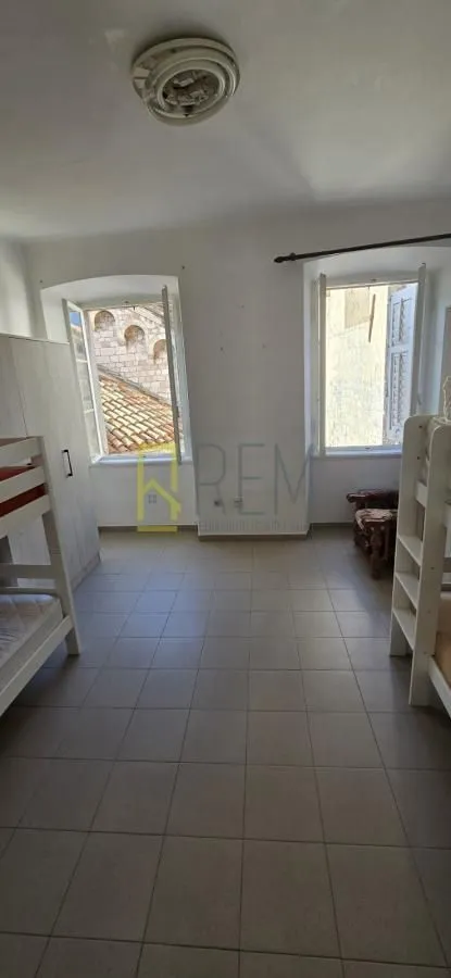 Prodaja, trosoban stan, 72m², Kotor, Crna Gora