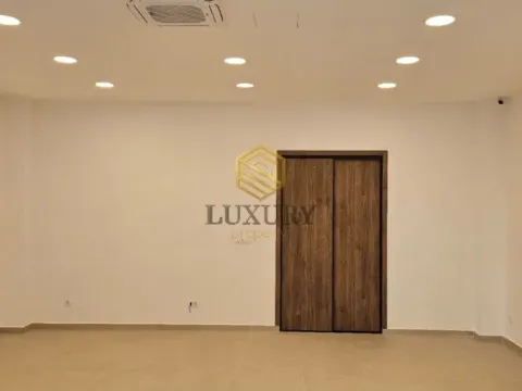 Izdavanje, poslovni prostor, 46m², Pobrežje, Podgorica - image 11